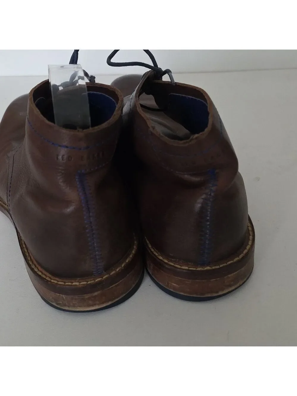 TED BAKER | Torsdi chukka boots in brown leather with blue laces sz 10